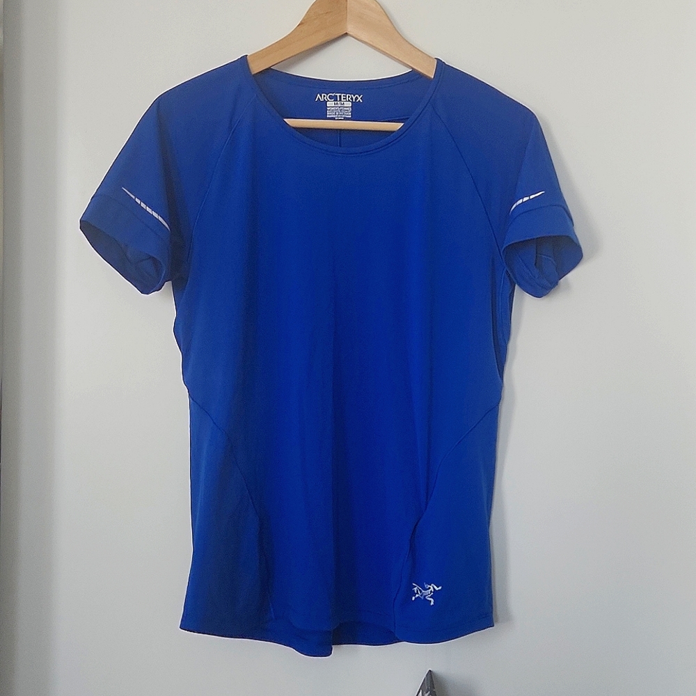 NWT medium Arc'teryx Motus Crew SS Women's in Somerset Blue